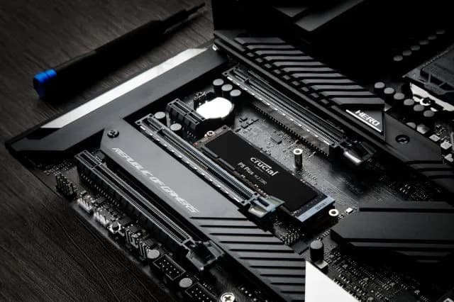 Crucial P5 Plus 500GB PCIe M.2 2280SS Gaming SSD hover view