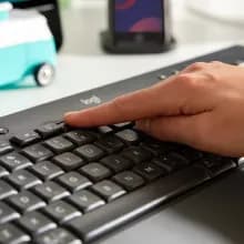Logitech Signature K650 Wireless Keyboard - White - Image 8